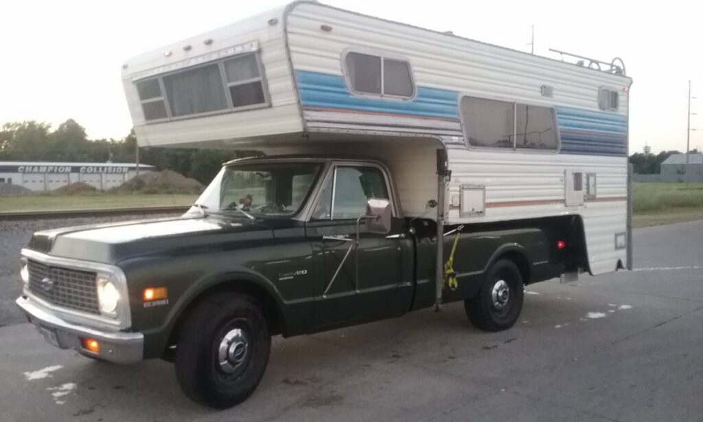 Classic 1975 Dreamer Camper - C/20 Chevrolet 3/4 ton